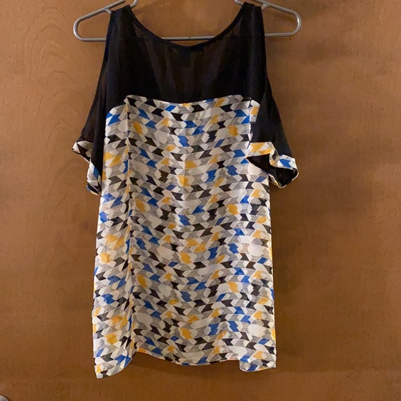 Forever 21 Chevron Patterned Blouse with Sleeve Cutouts - Picture 3 of 7